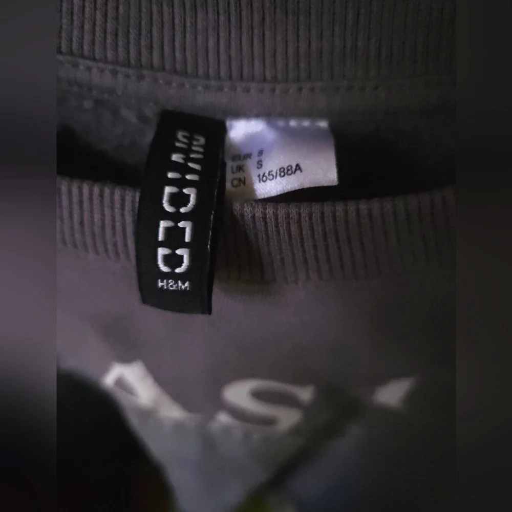 H&M NASA Crop Sweatshirt in Grey, size S - Picture 7 of 8